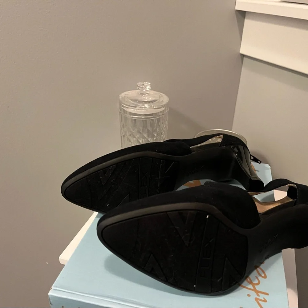Giovanni 2 Black Cutout Heels NIB